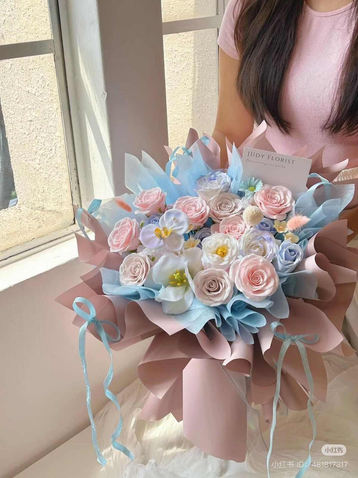 Bó hoa sáp hiện đại