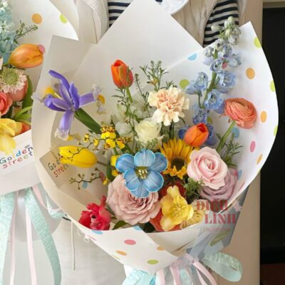 Giấy gói hoa họa tiết nhiều màu dễ thương