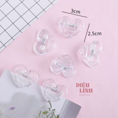 Kẹp thiệp hình trái tim màu trắng
