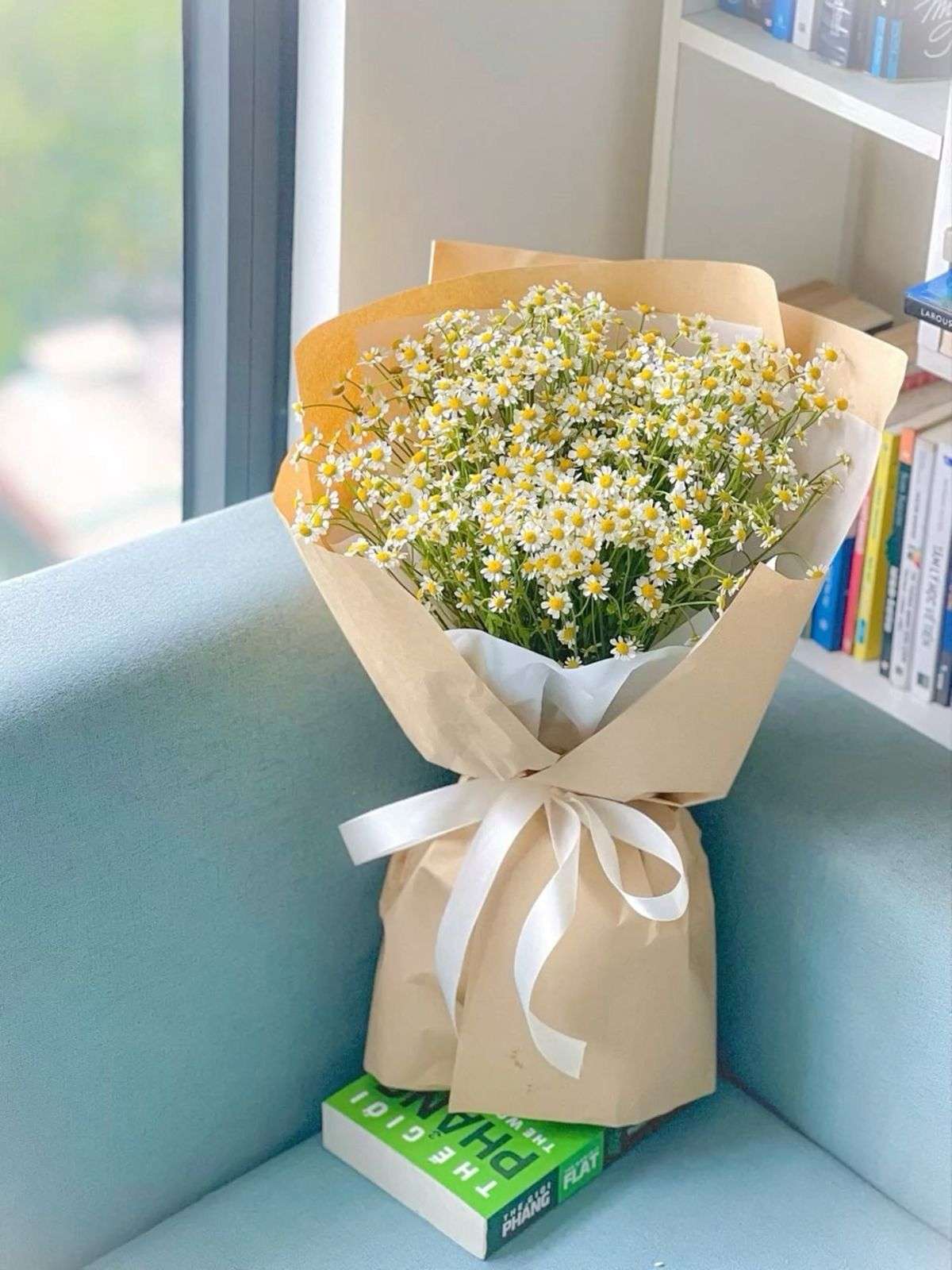 Bó hoa bằng giấy báo trơn