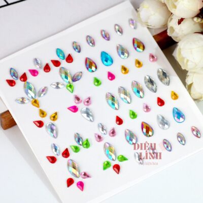 Đá đính cánh hoa nhiều màu giọt nước