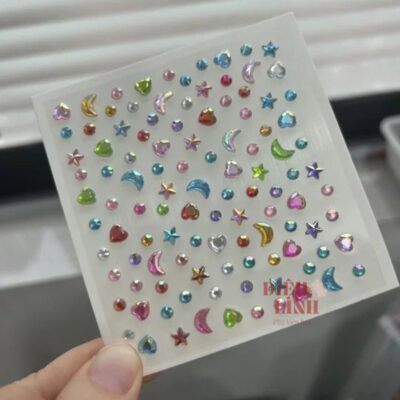 Đá đính cánh hoa nhiều màu trăng sao