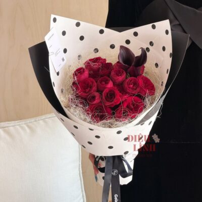 Giấy gói hoa họa tiết chấm bi to hot