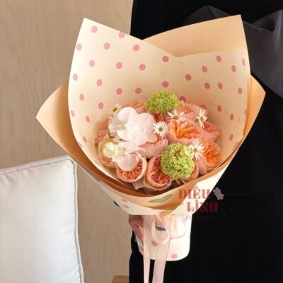 Giấy gói hoa họa tiết chấm bi to nhiều màu