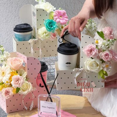 Túi giấy 2 ngăn cắm hoa đựng nước và bánh hot