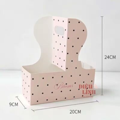 Túi giấy 2 ngăn cắm hoa đựng nước và bánh màu hồng