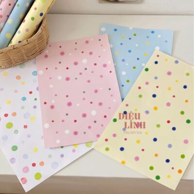 Giấy gói hoa chấm bi màu nước sáng tạo